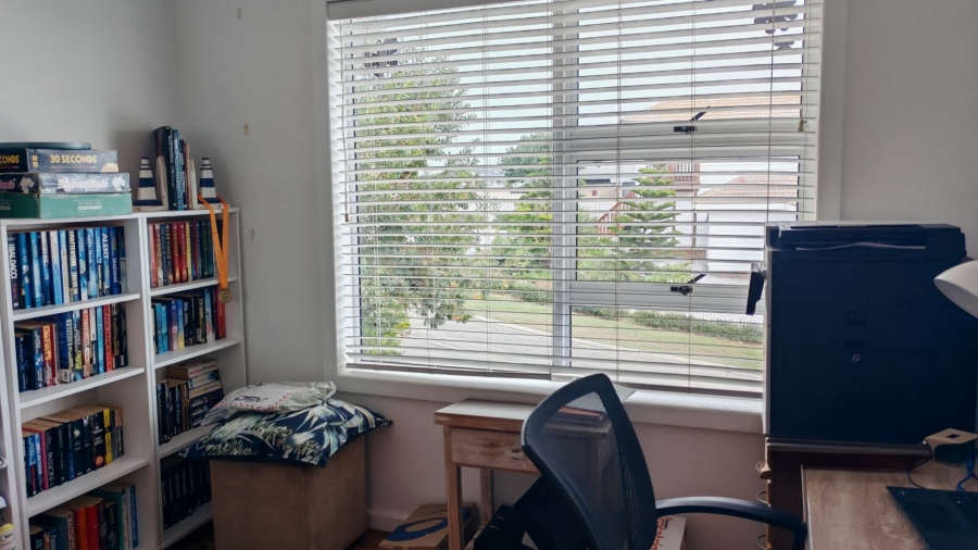 5 Bedroom Property for Sale in Reebok Western Cape